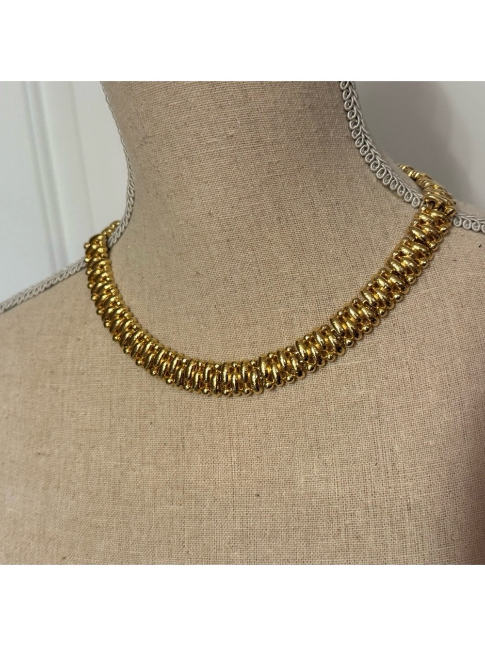 ⭐️ TRIFARI TM NECKLACE VINTAGE GOLD TONE STATEMENT HAMMERED LINKS 16” CHOKER